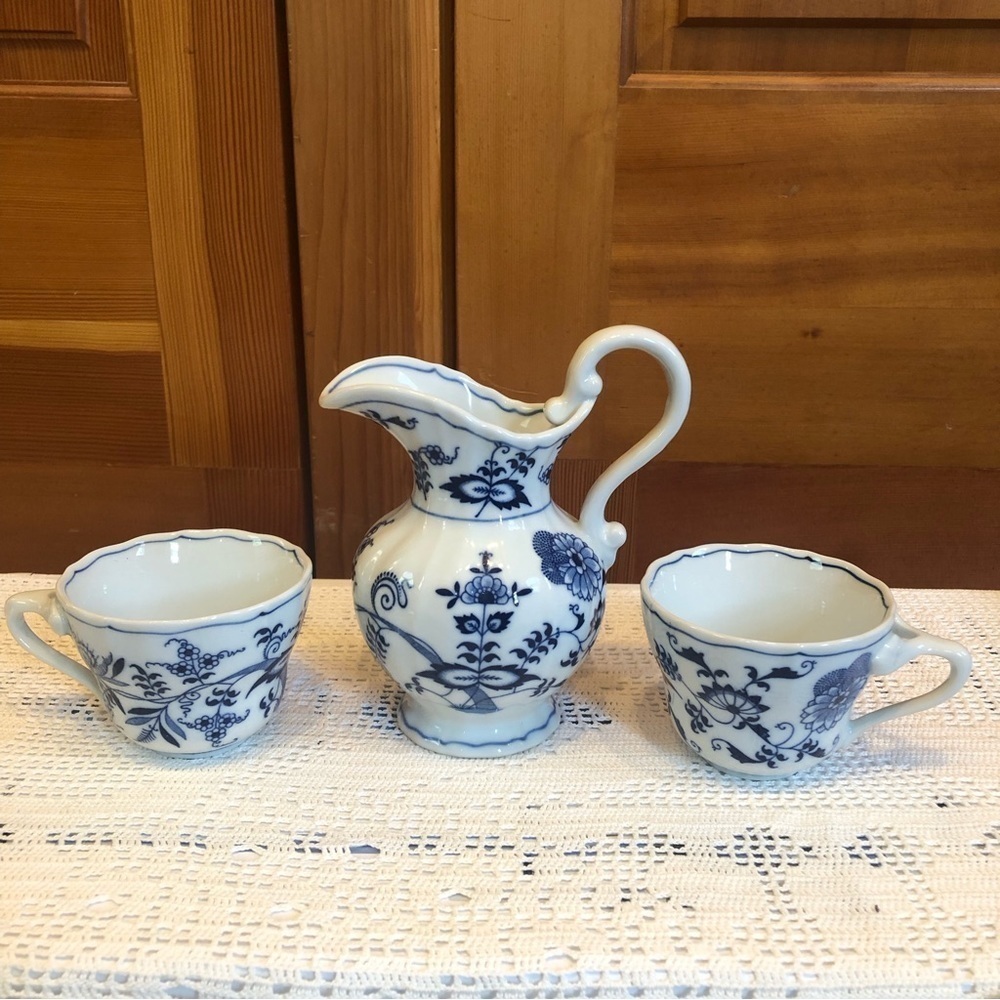 Blue Danube Japan Blue Onion Small Decorative Pitcher with 2 cups & Pitcher